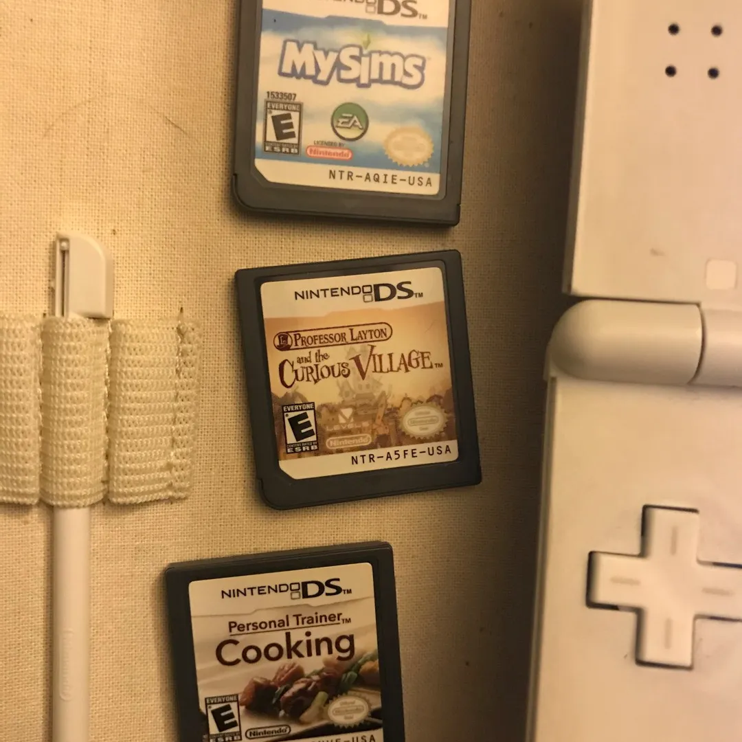 Nintendo DS With 3 Games photo 3