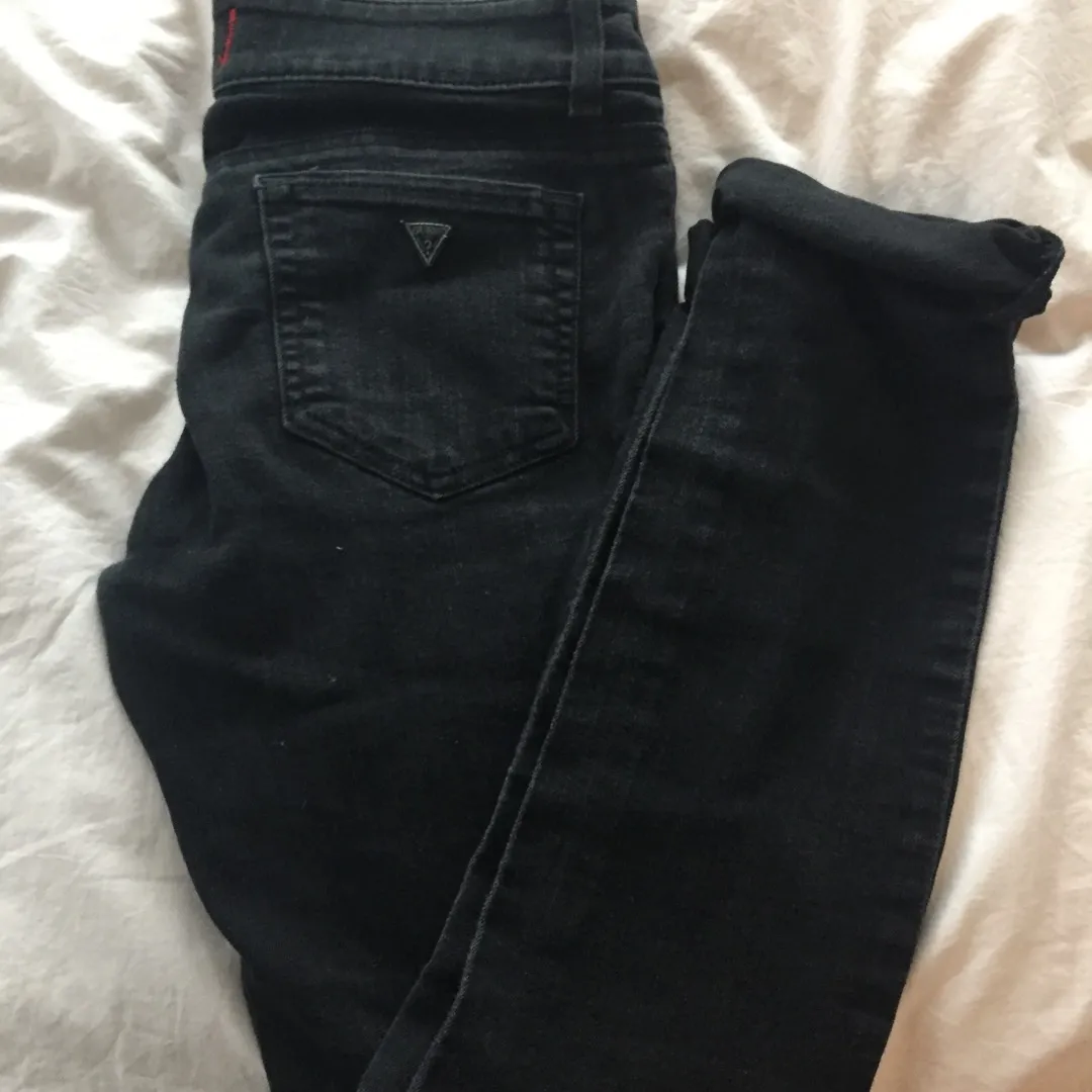 Guess Size 28 Black Skinny Jeans photo 1