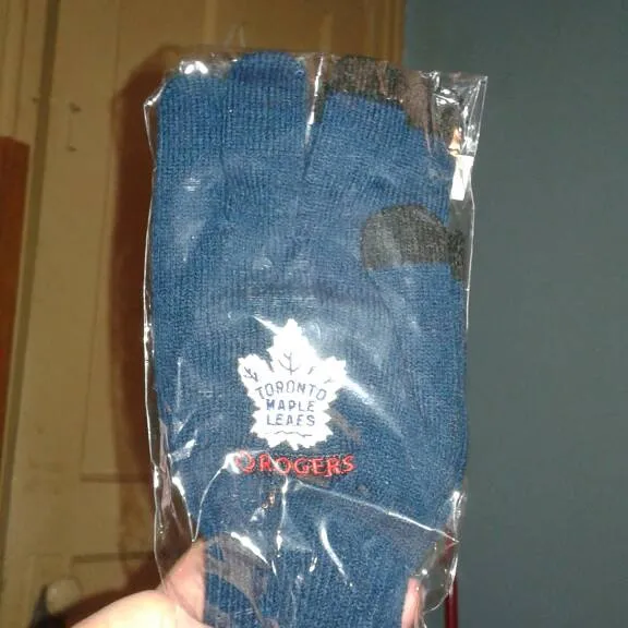 Toronto Maple Leafs Knit Gloves photo 1