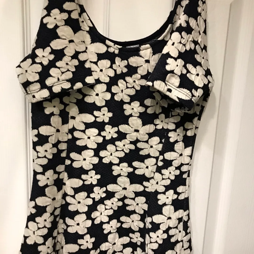 H & M Shortsleeved Flower Dress - Size 4 photo 1