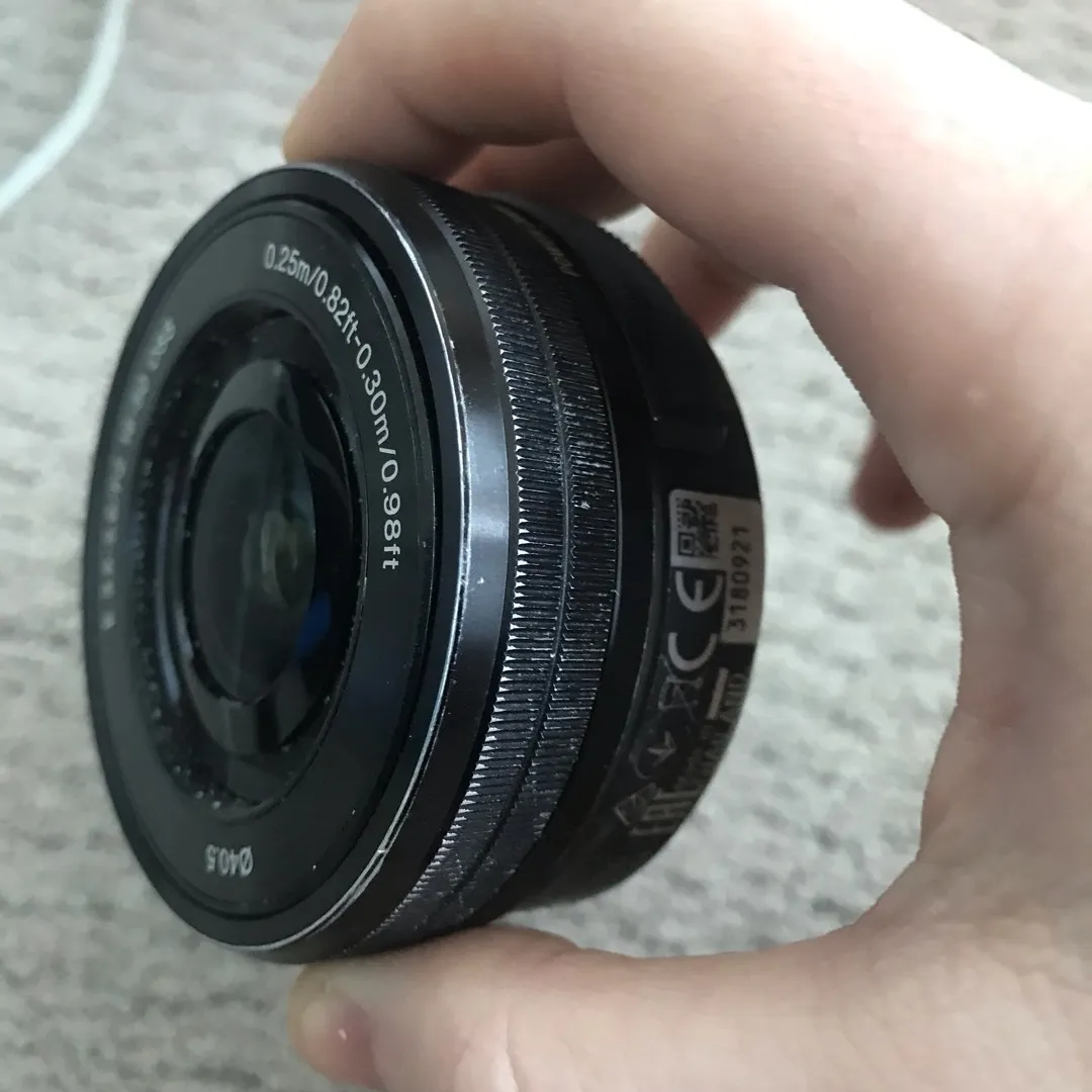 Sony A6000 Starter Lens - BROKEN photo 1