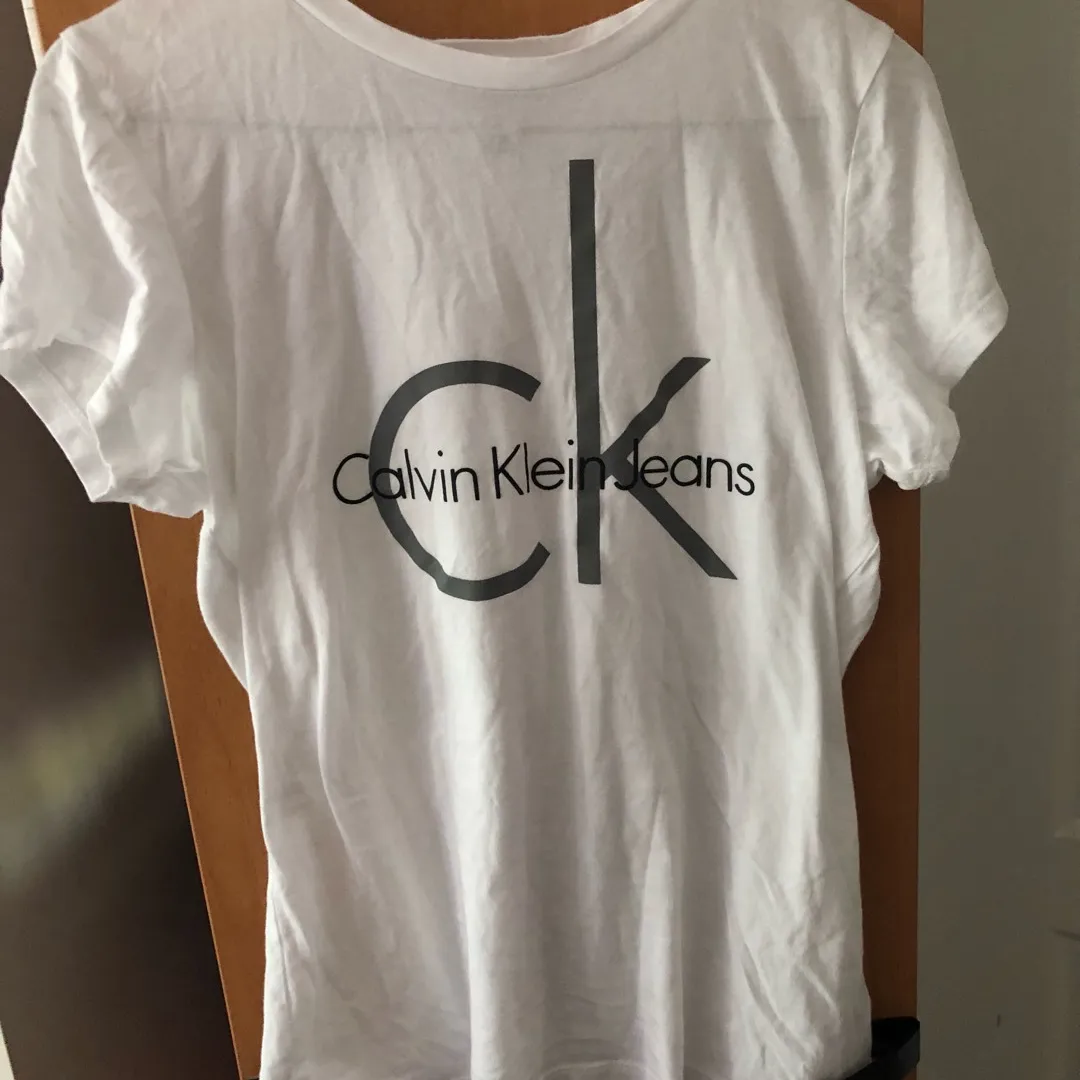 Calvin Klein T-shirt photo 1
