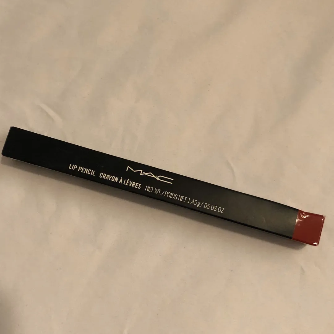 New Mac Red Lip Pencil photo 1