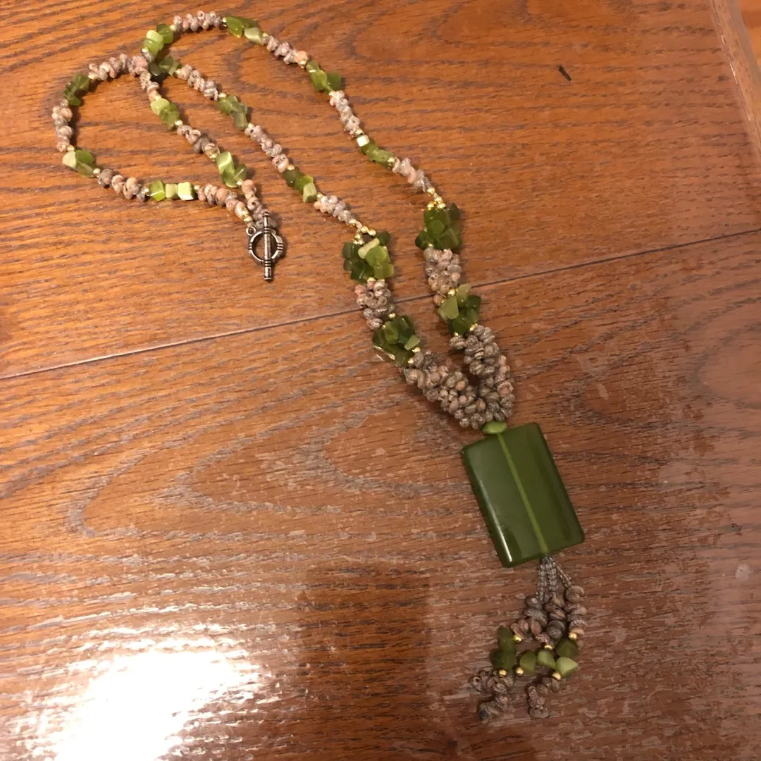 🆓with trade - Never Worn - Seashell Neckless - Green - Red photo 1