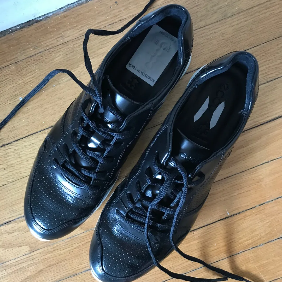 EUC Ecco Leather Sneakers Size Women’s 10 photo 3