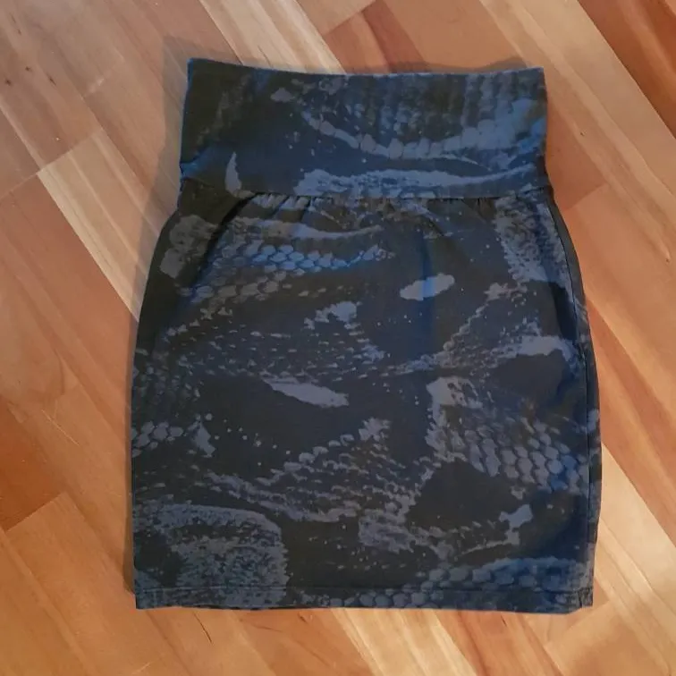 Aritzia Talula Mini Skirt - Size S photo 1