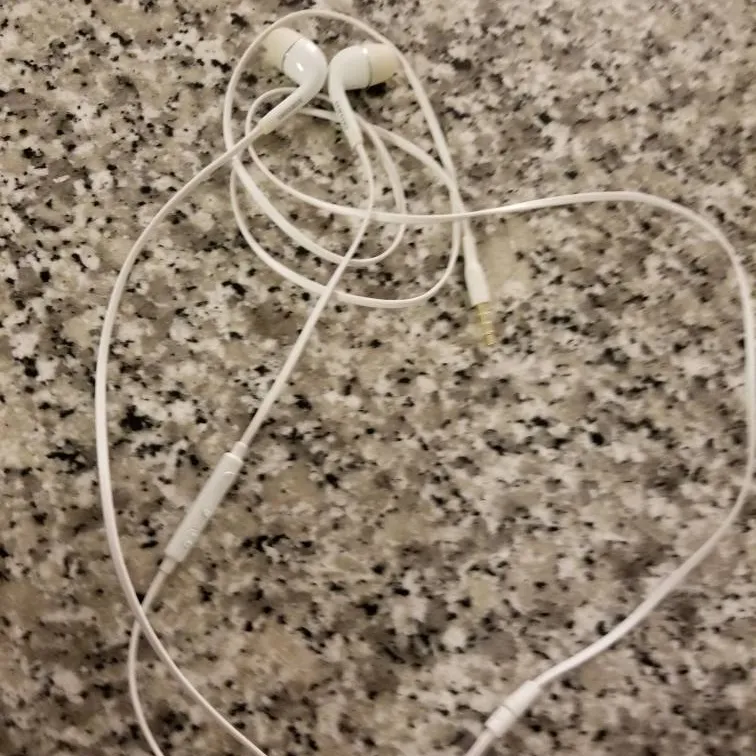 Samsung in ear headphones photo 1
