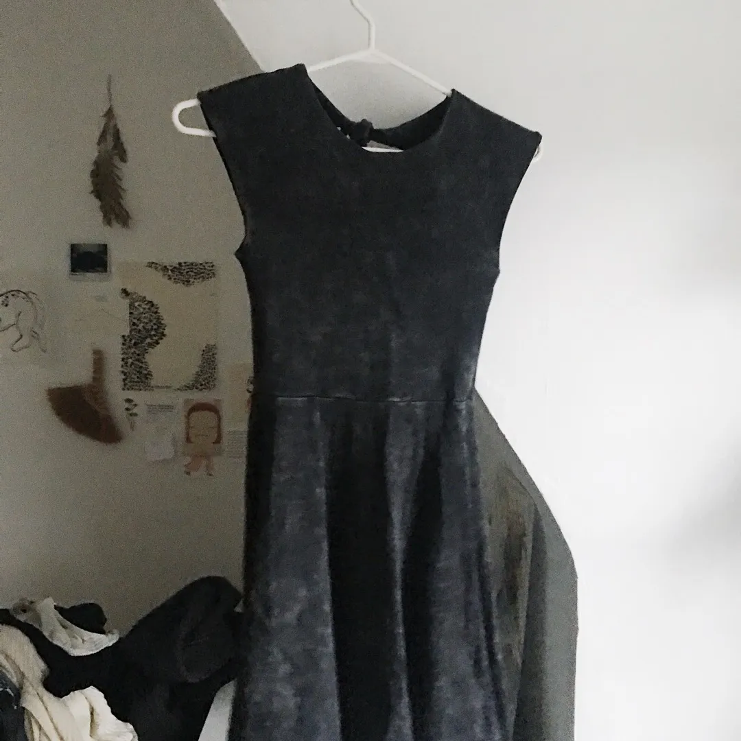 Aritzia Grey Tieback Dress XS photo 1