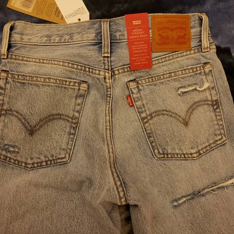 Womans Levi's Wedgie Straight Jeans W Tags photo 4