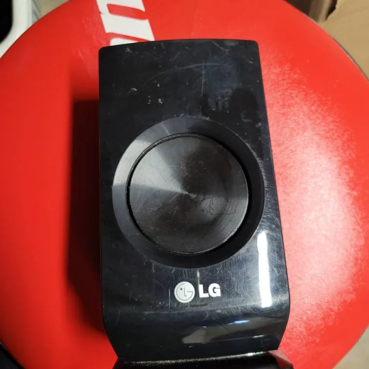 Small LG Speaker photo 1