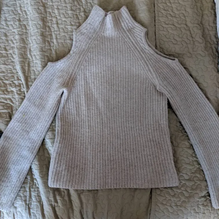 Super Cute Wool & Cashmere Sweater With Open Shoulders - XS photo 1