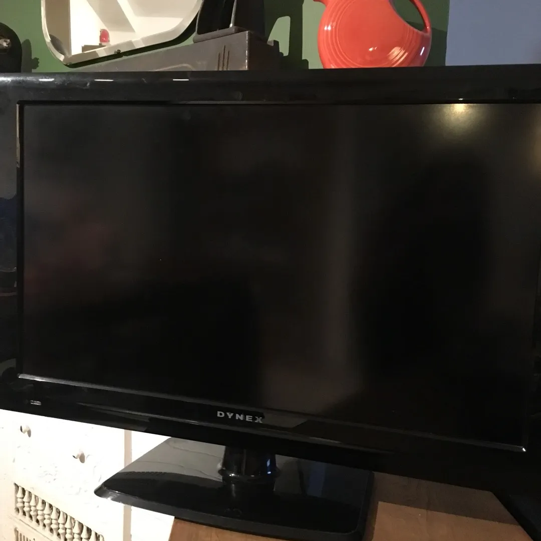 Dynex LCD TV 32” photo 1