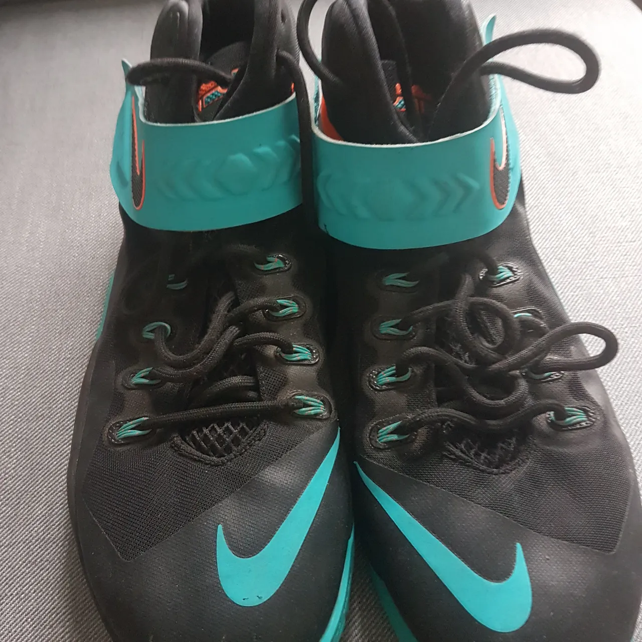 Men's size 14 LeBron James Nike shoes photo 3