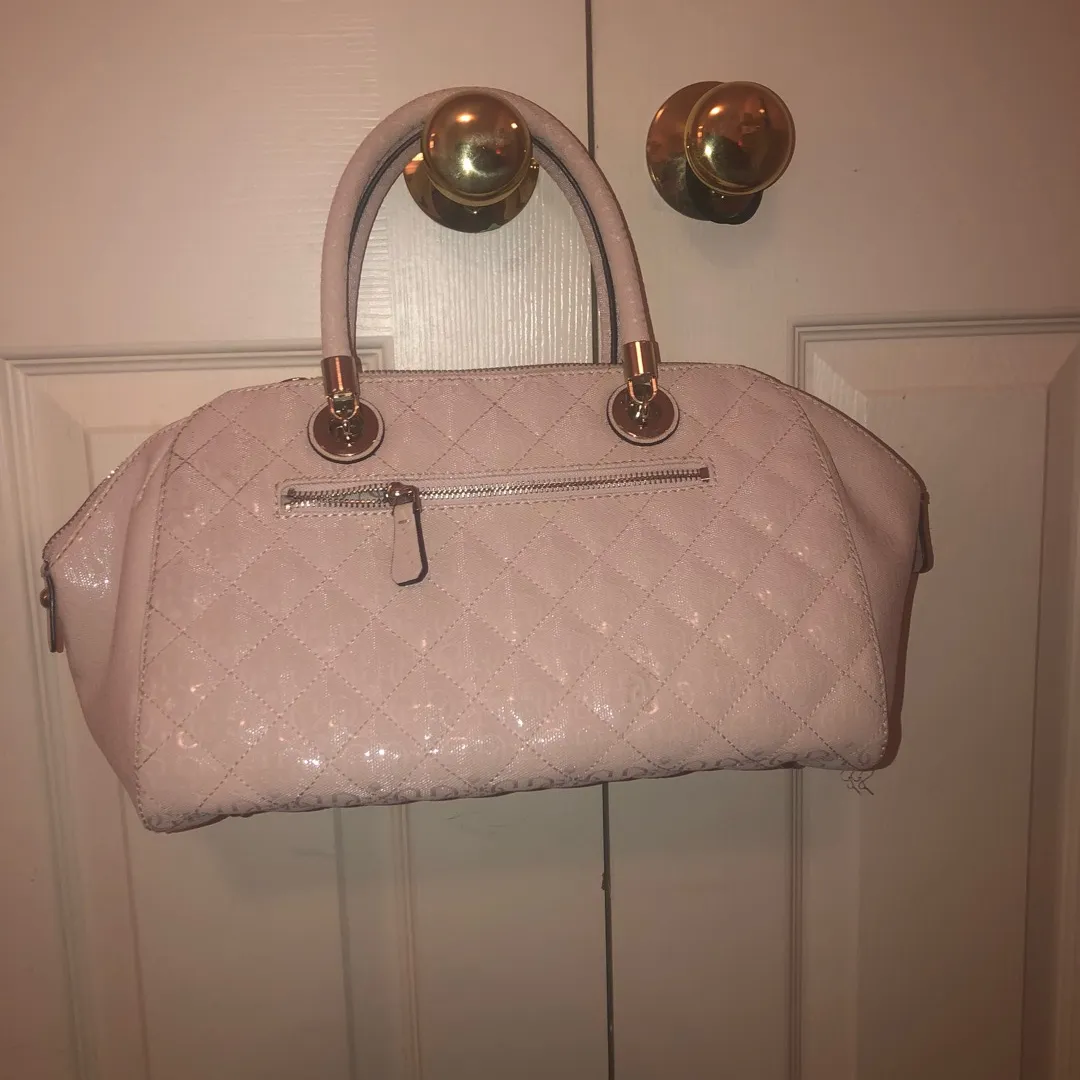 BRAND NEW NEVER USED GUESS BAG photo 5