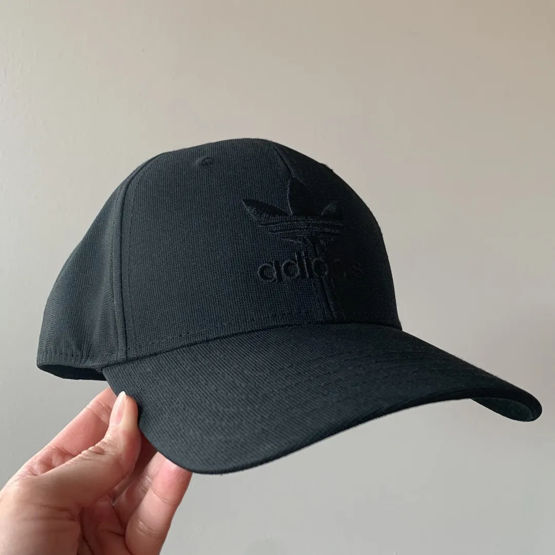 Black Adidas Cap 🧢 photo 4