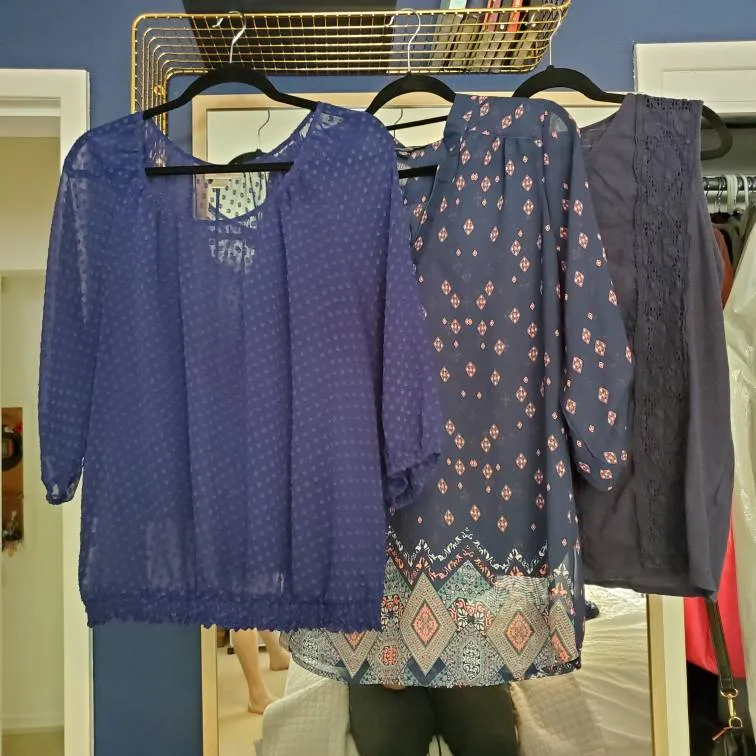 Large Womens Blue Toned Tops. photo 1