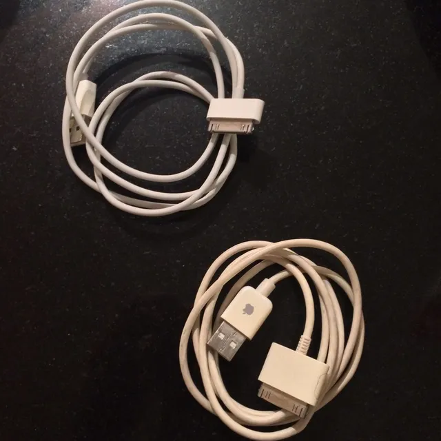 Apple 30-pin to USB Cable photo 1