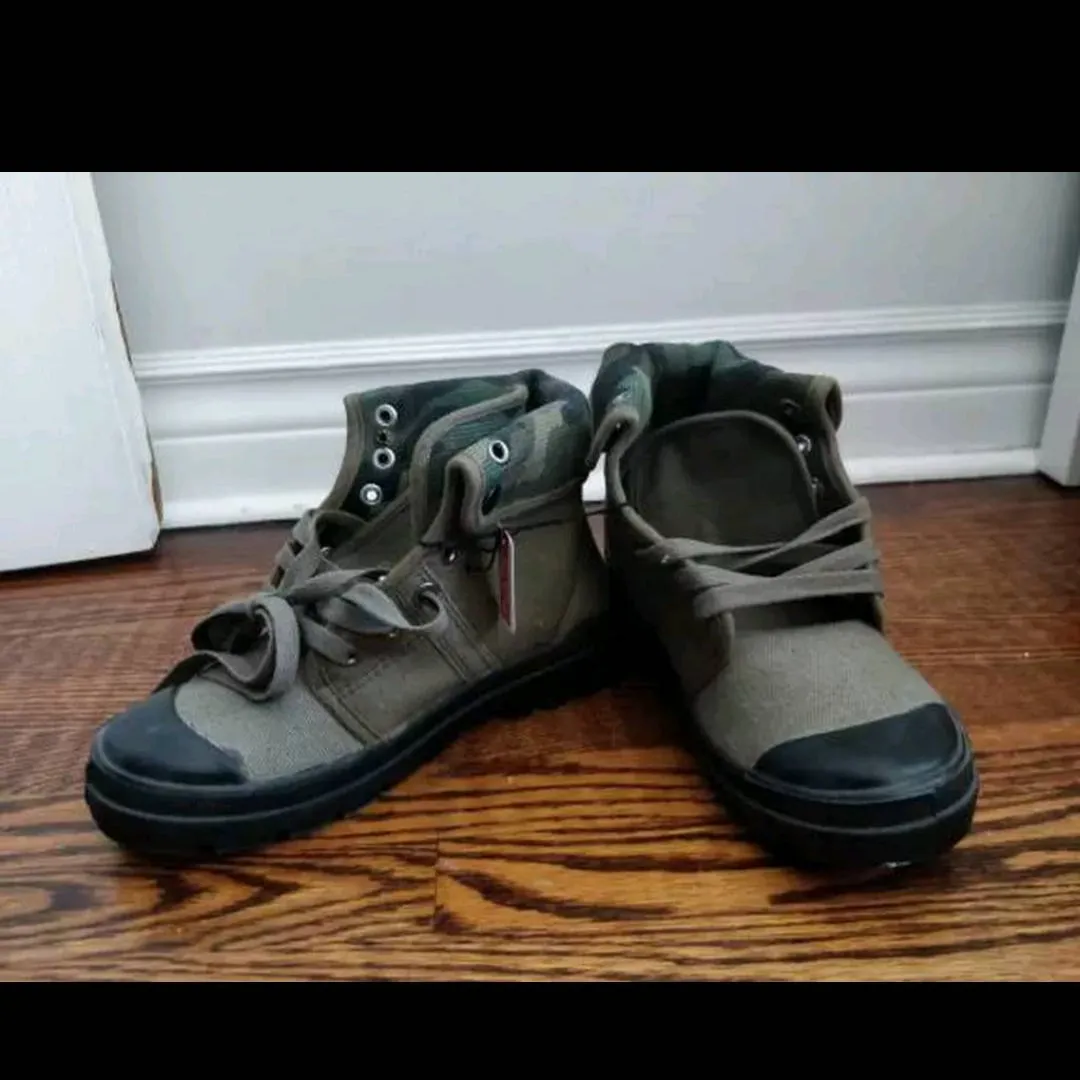 BNWT Hiking Boots Shoes photo 4