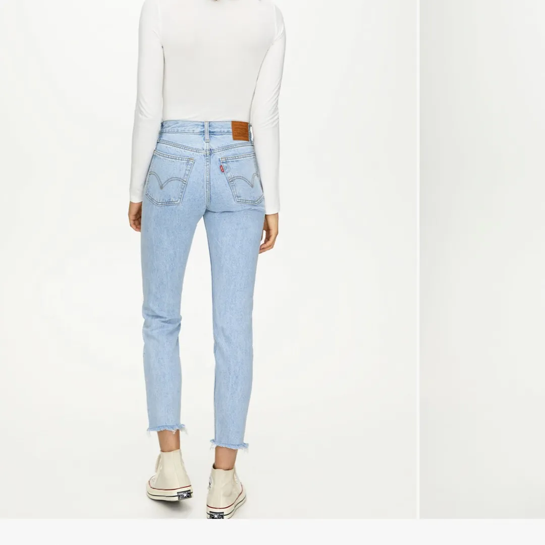 New With Tags: Aritzia Levi Wedgie Crop Jeans photo 5