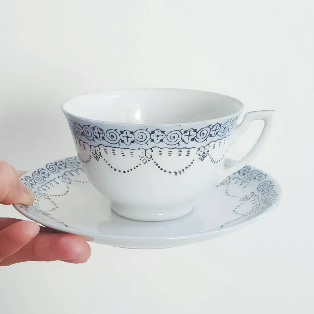 Porcelain Teacup with Saucer photo 1