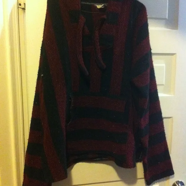 Men's L or XL Pull Over Sweater photo 1