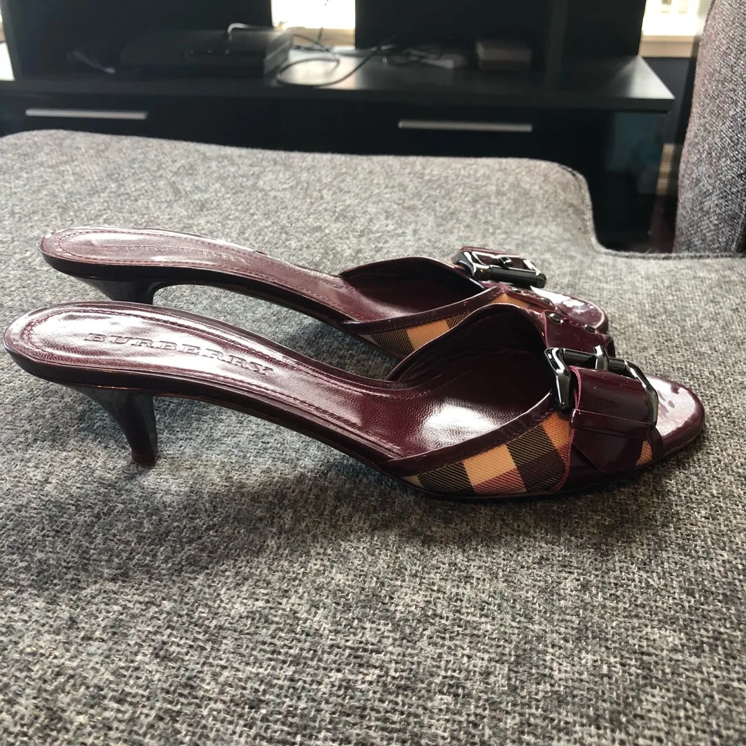 Gorgeous Burberry Mules Size 40 photo 5