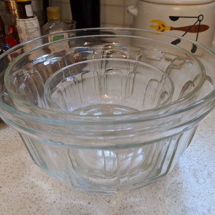 3 Glass Bowls photo 1