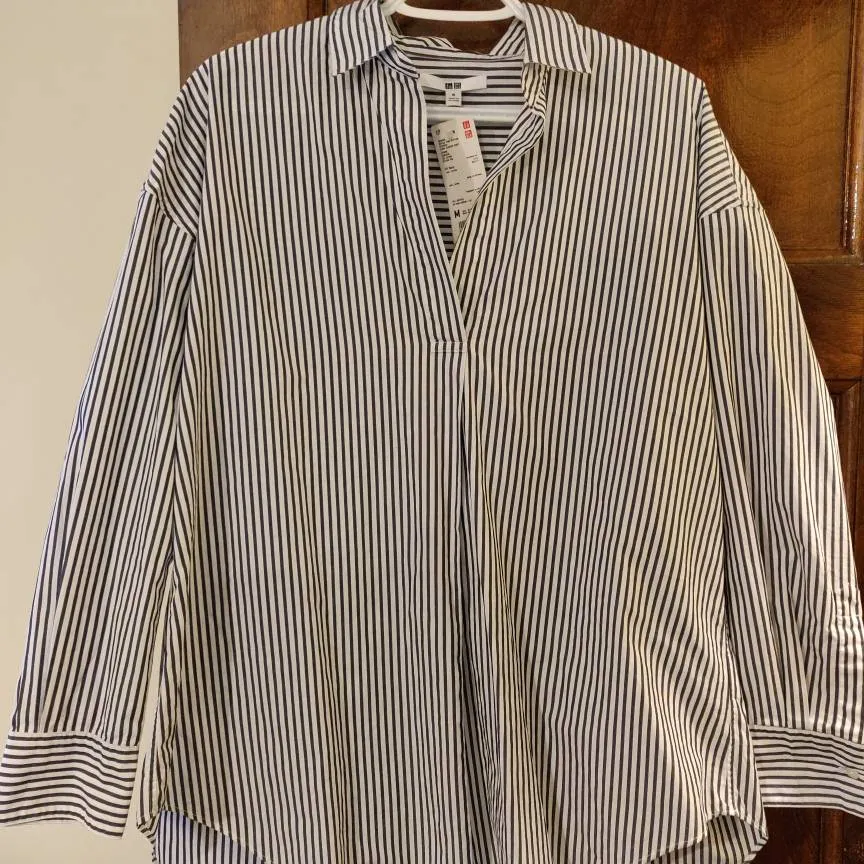 Uniqlo Long Sleeve Striped Shirt - Size M photo 1