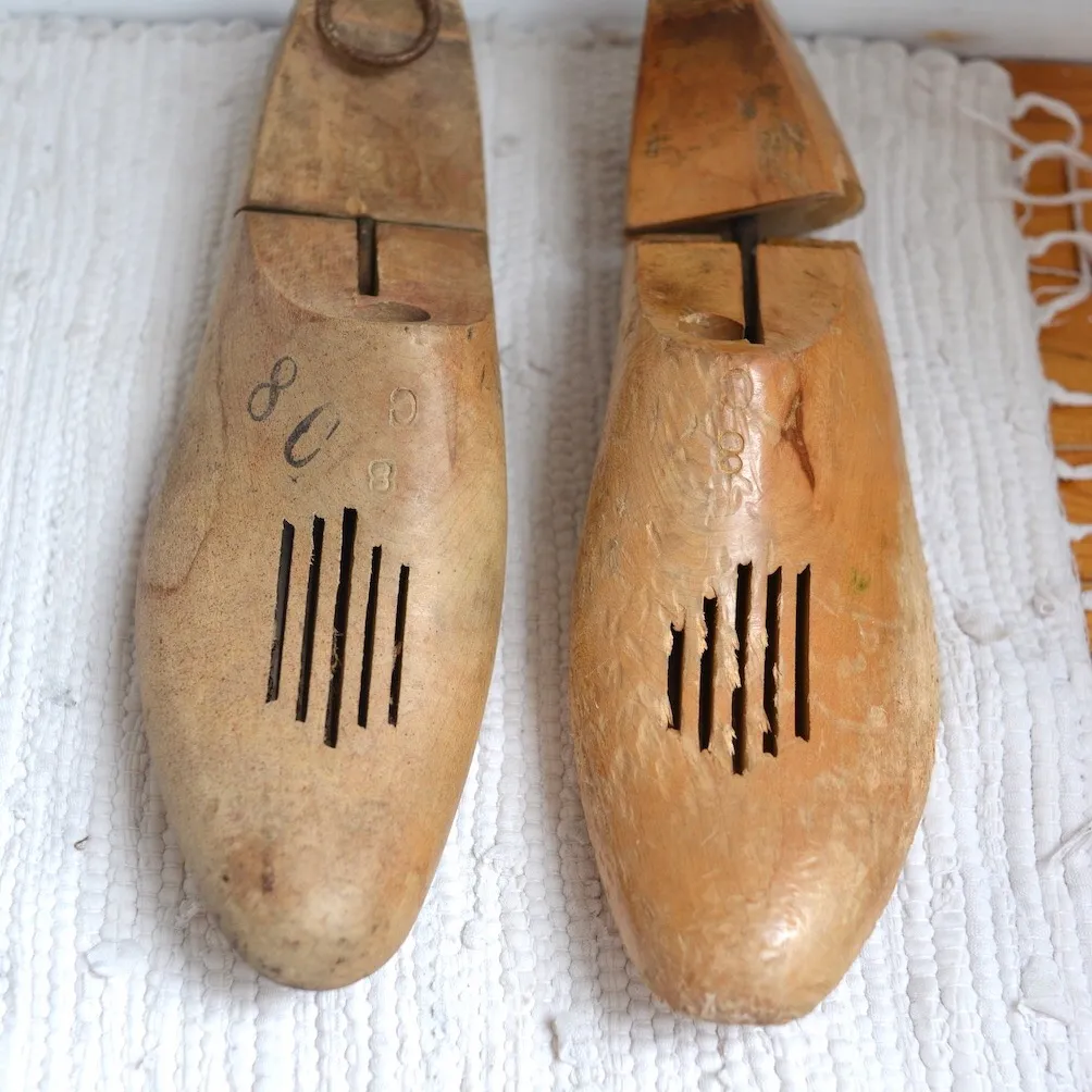 Vintage Shoe Moulds photo 1