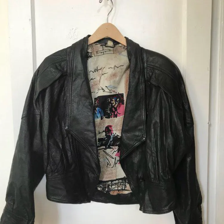 80s Vintage Black Leather Jacket - S/M photo 4