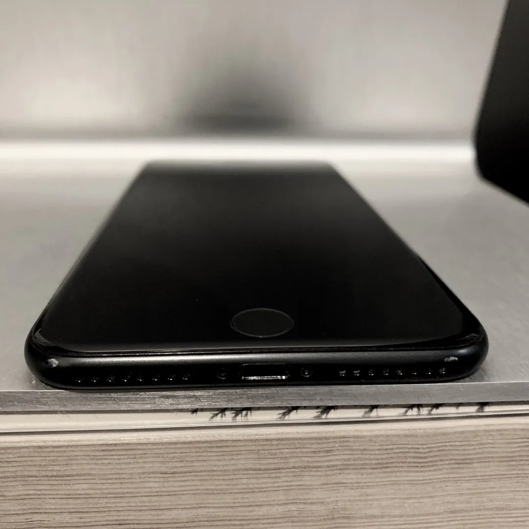 iPhone 7 Plus -Matte Black 32 GB Unlocked photo 8