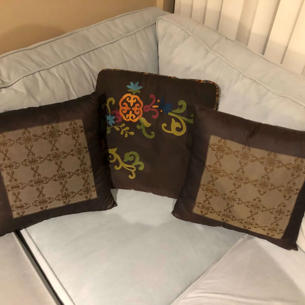 3 throw cushions photo 1
