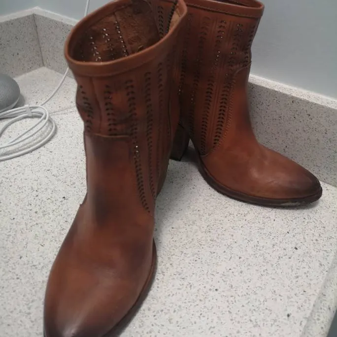Brown Boots photo 1