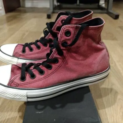 Converse Faded Red. size 7mens/9 womens . photo 4