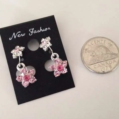 Rhinestone flower earrings photo 1