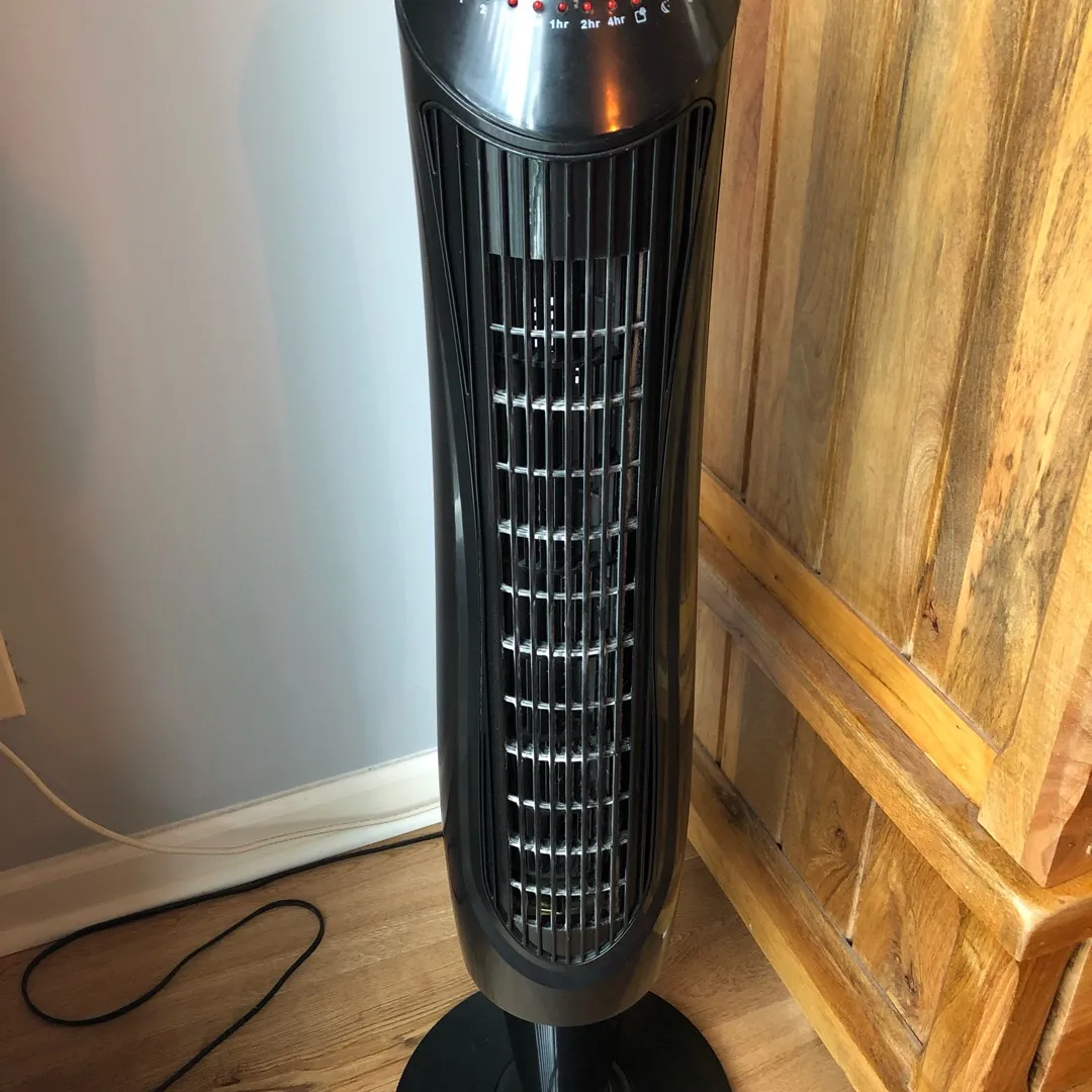 Tower Fan With Remote Control photo 1