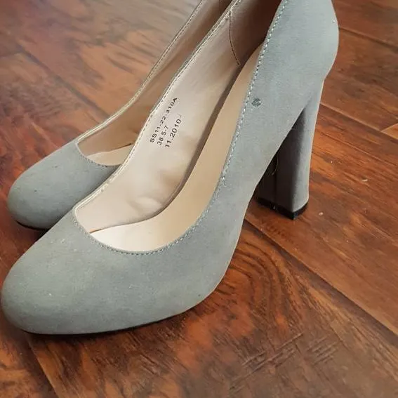 Grey Heels photo 1