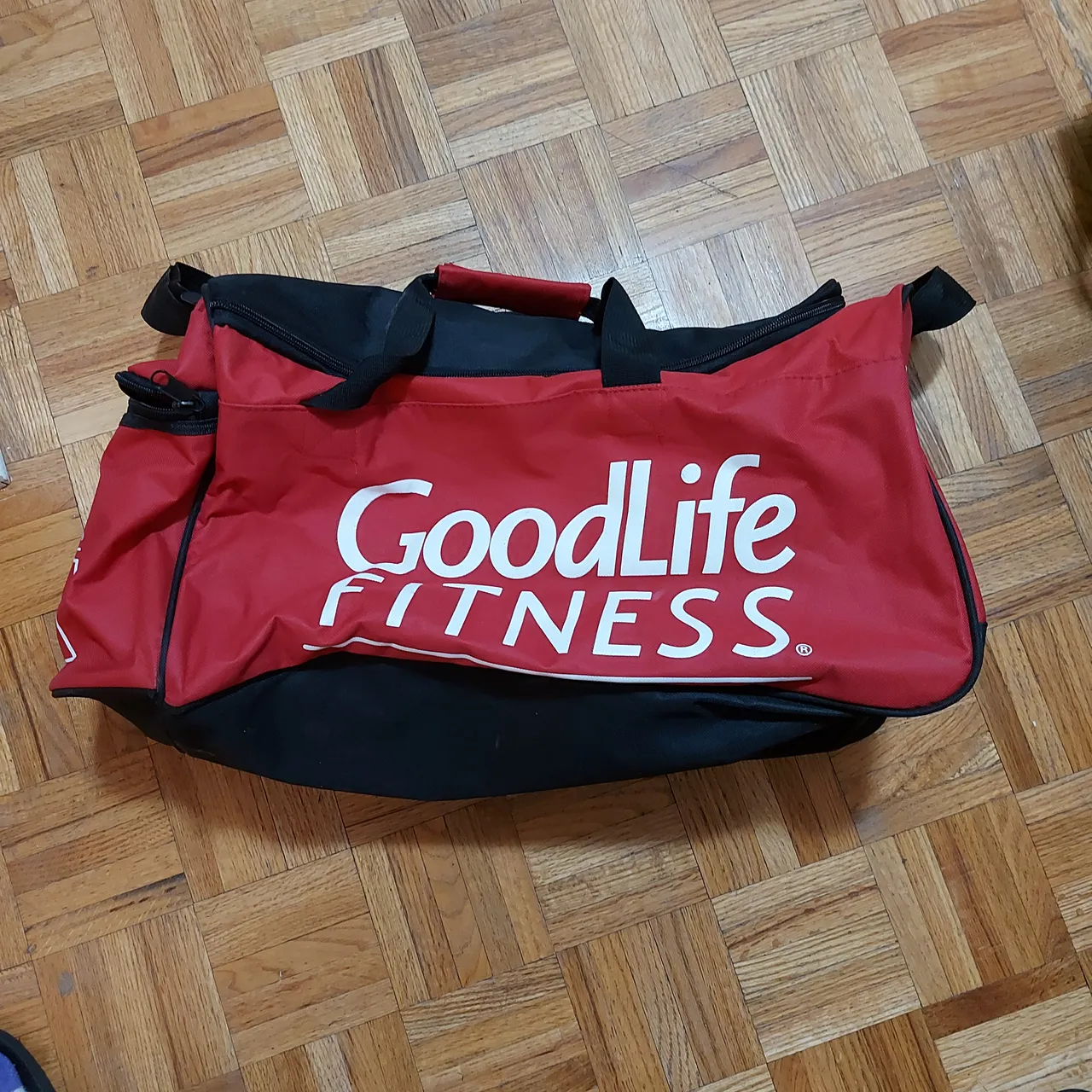 Goodlife fitness duffle bag photo 3