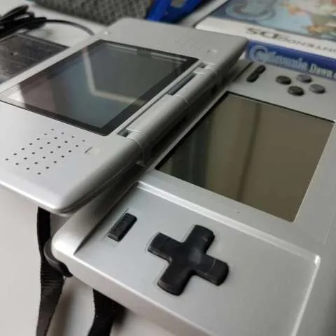Original Nintendo DS Package photo 3