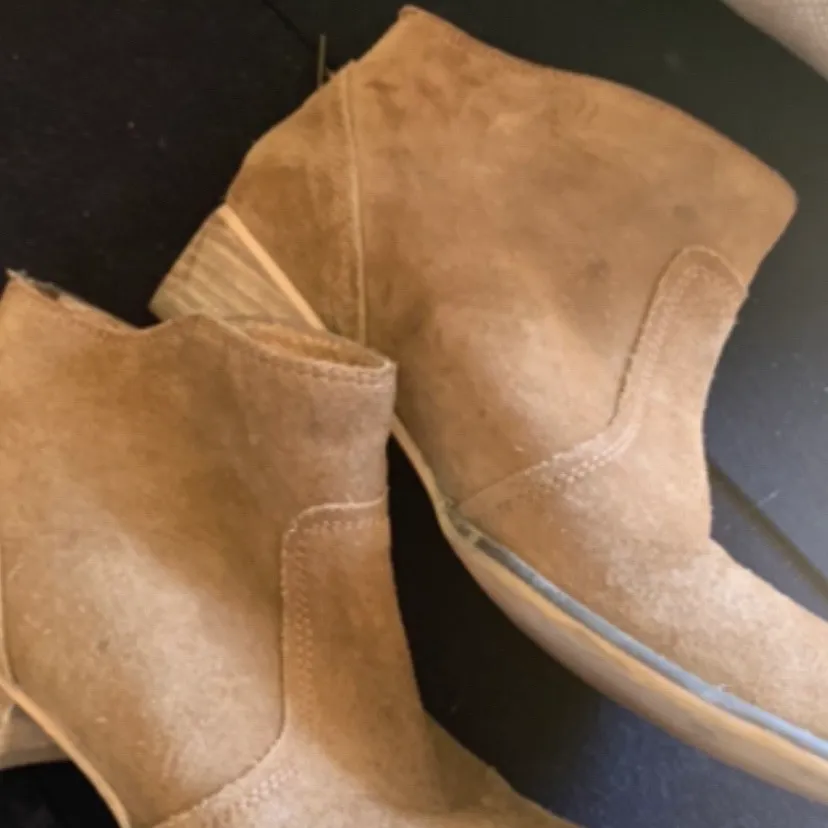 Size 7 Suede Ankle Boot photo 1