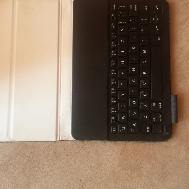 iPad Mini Logitech Case/keyboard photo 1