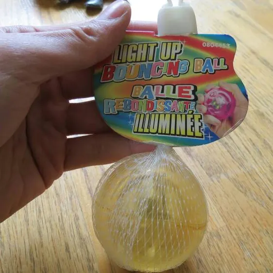 A Light Up Bouncy Ball That Doesn't Light Up! photo 1