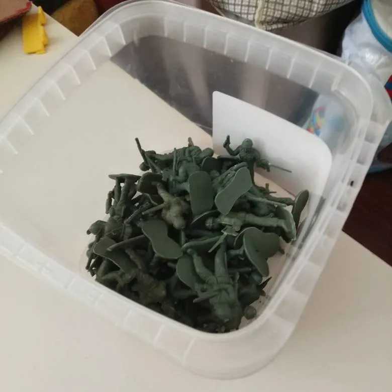 Small Bucket Of Army Men photo 1