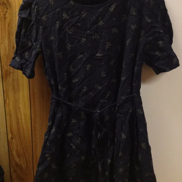 Small Dress, needs ironing photo 1