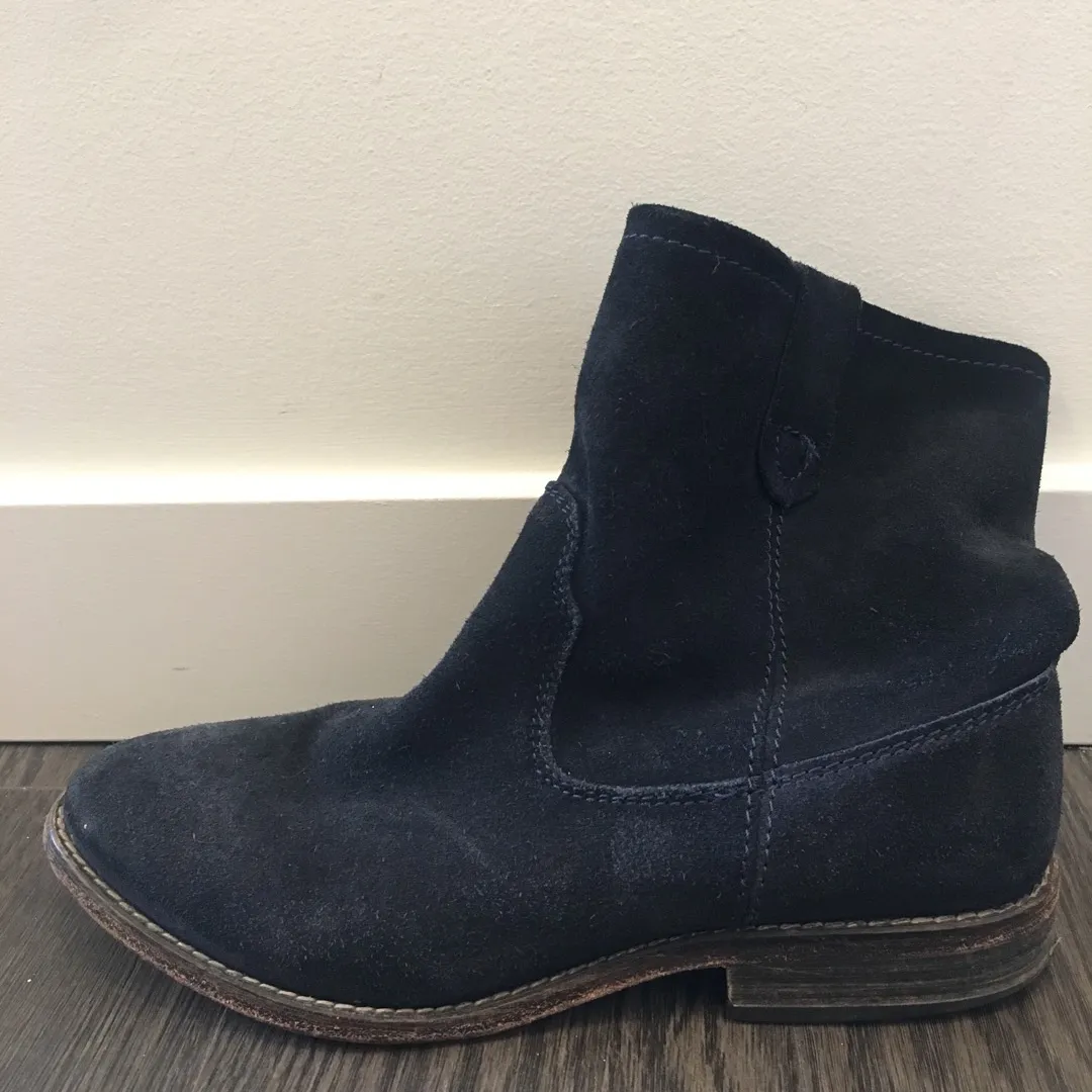 Suede booties Size 7.5 photo 1
