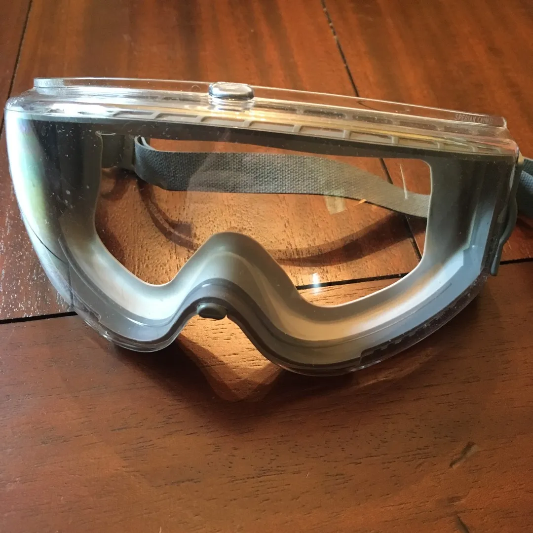 Lab safety goggles photo 1
