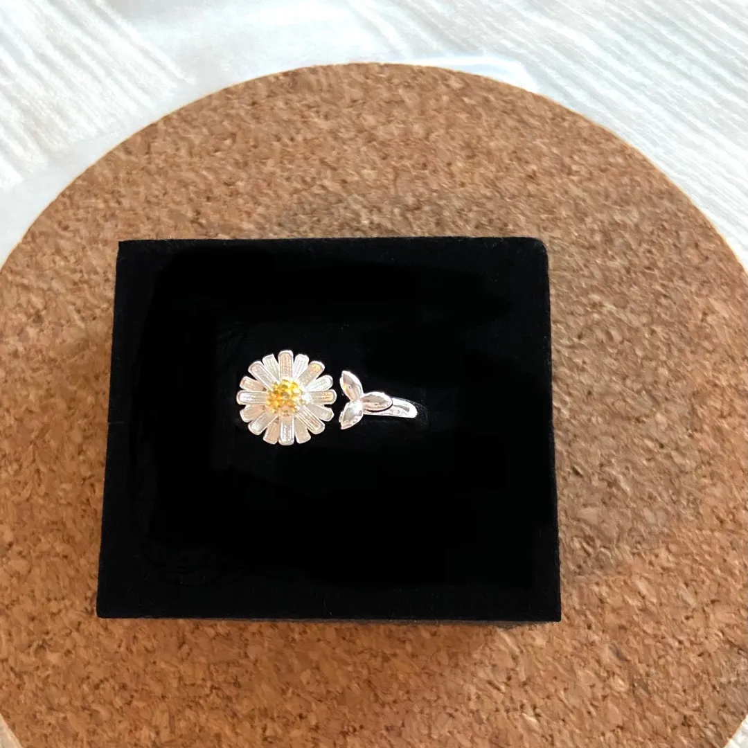 925 Sterling Silver Daisy Ring photo 1