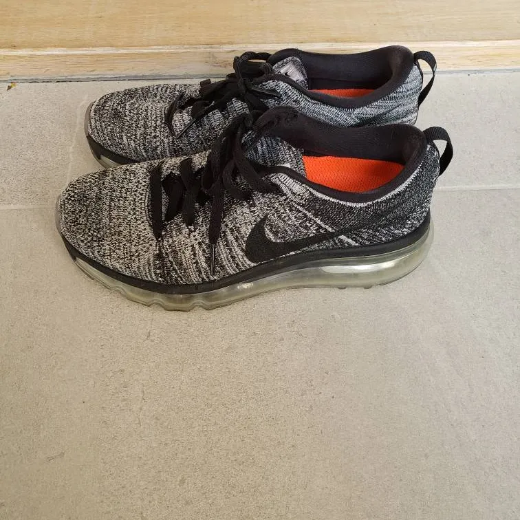 Size 6 Women's Nike Flyknit Air Max Shoes photo 3