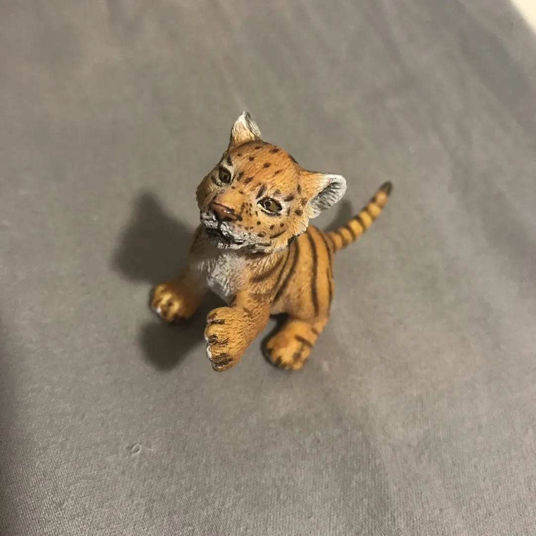 Tiger Cub Figurine photo 1