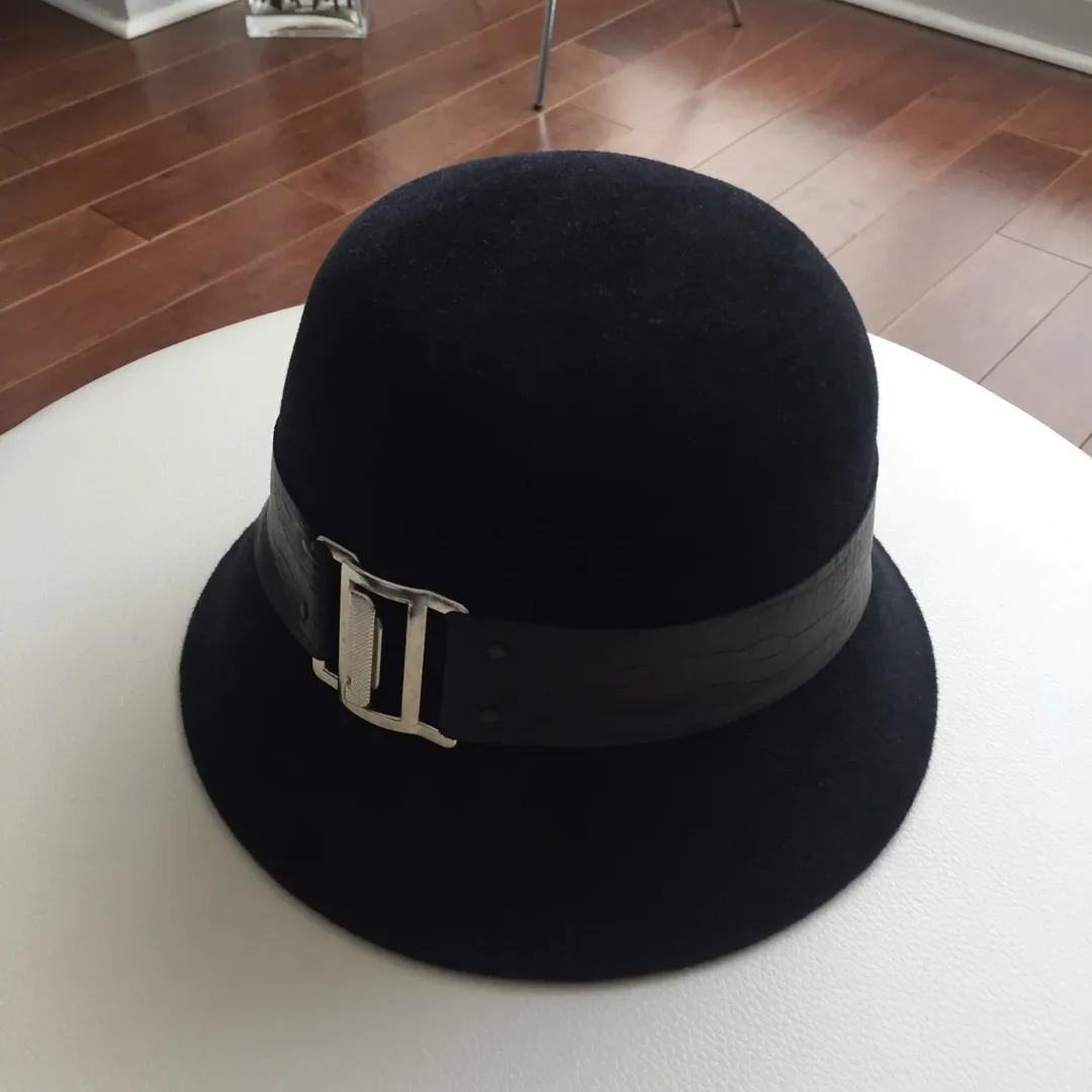 Milliner Cloche Black Hat photo 1